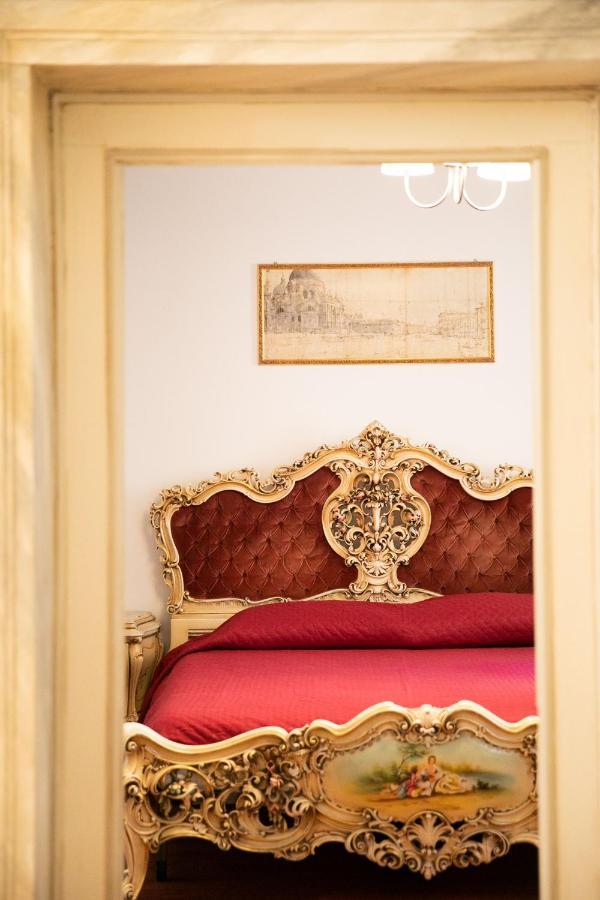Hidden Gem In * Venecia