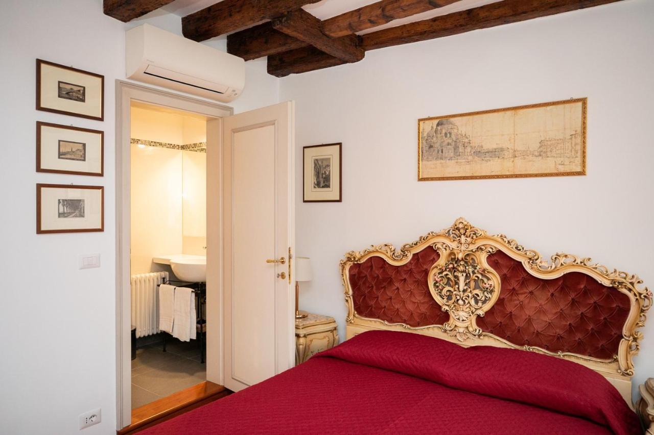 Hidden Gem In * Venecia