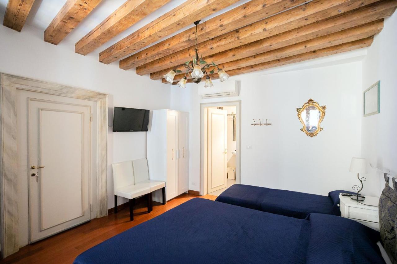 Hidden Gem In * Venecia