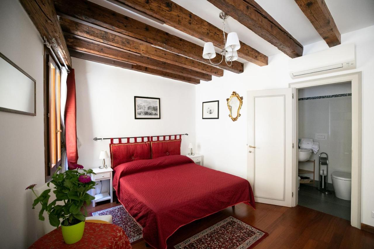 Hidden Gem In * Venecia